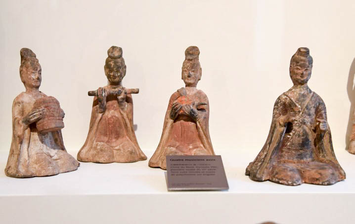 Musée Guimet. Quatre musiciens assis, chine du nord 6ème